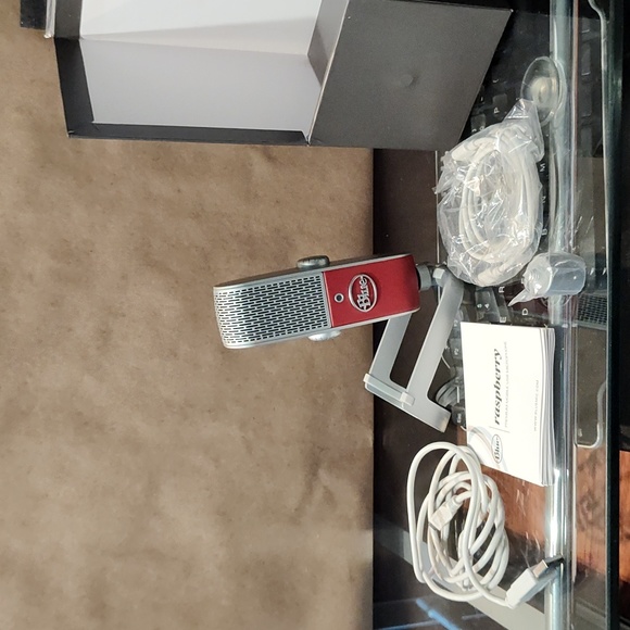 Blue Microphones - Raspberry USB Cardioid Condenser Microphone - Picture 6 of 9